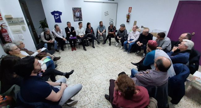 Encuentro en la sede de Podemos Aragón