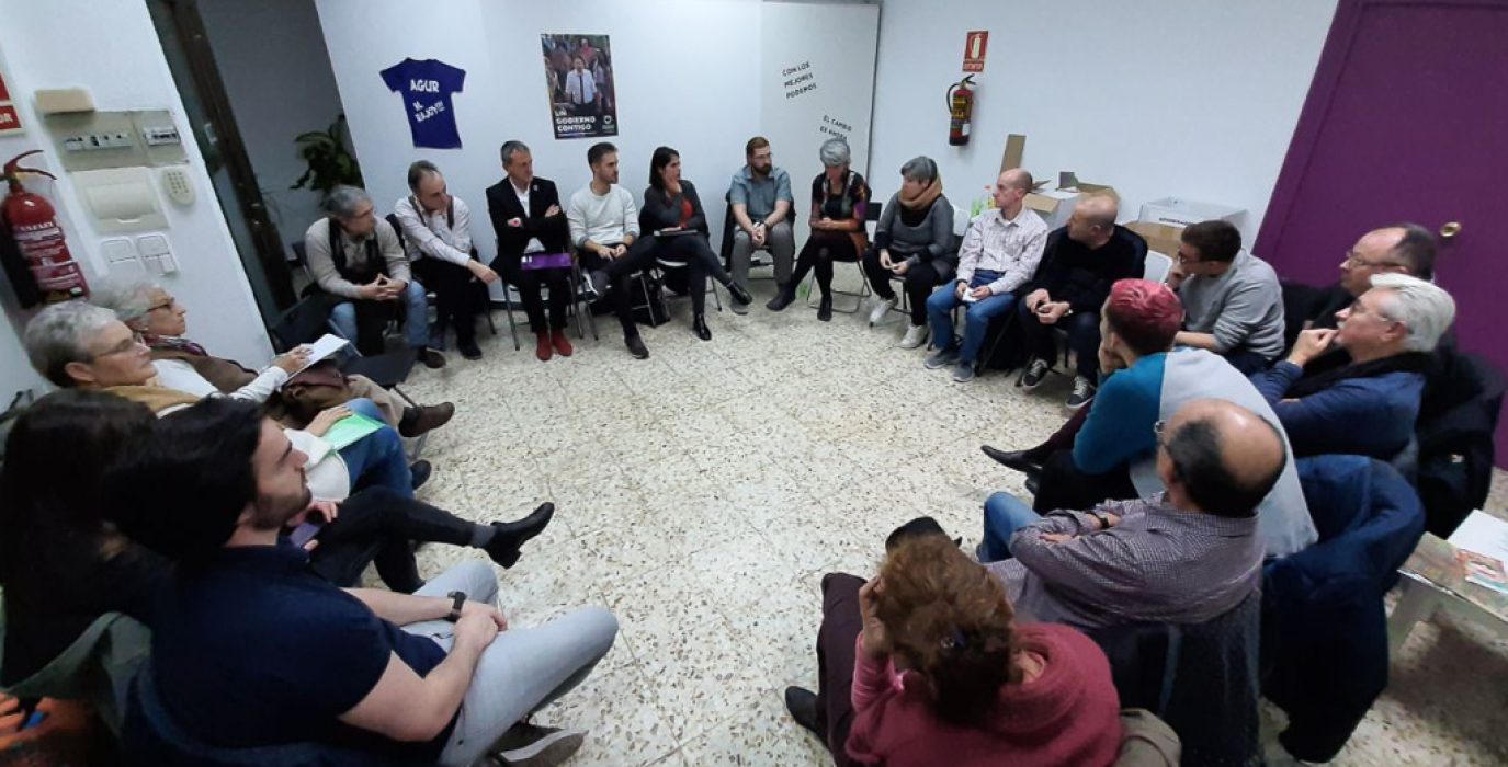 Encuentro en la sede de Podemos Aragón