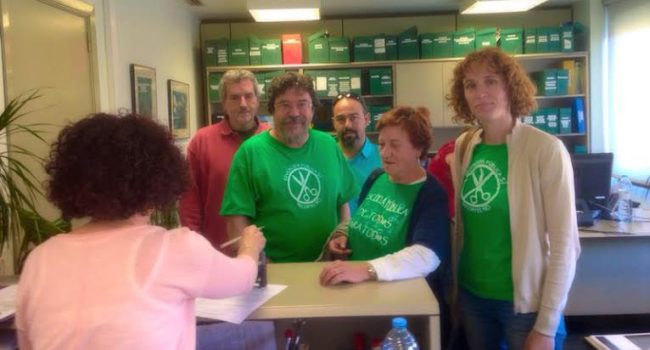 Las organizaciones durante la presentación de la solicitud para la comparecencia en las Cortes de Aragón.