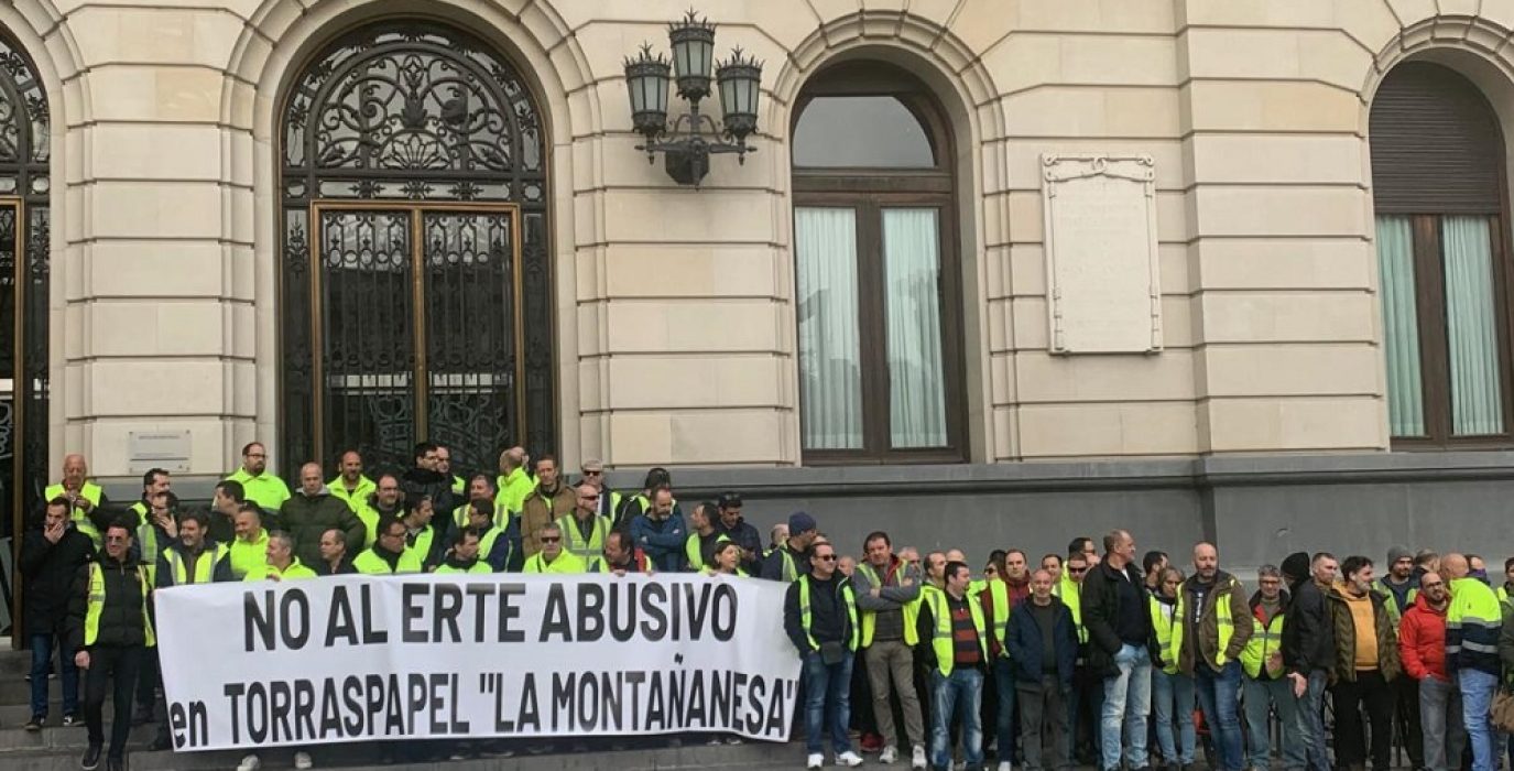 La plantilla de ‘La Montañanesa’ se concentra para denunciar el ERTE planteado por la empresa