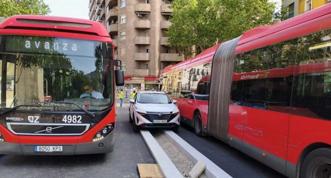 Imagen facilitada por el Ayuntamiento de Zaragoza de la prueba de carga del vial de Plaza San Miguel