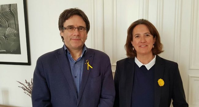 Carles Puigdemont con Elisenda Paluzie, presidenta de la ANC. Foto: @assemblea