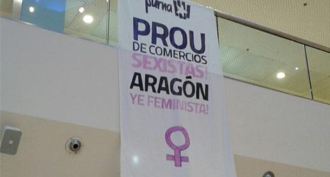 Purna desplegó una pancarta en el Centro Comercial Grancasa. Foto: @PURNA_ARAGON