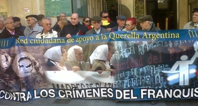 Antonio Carro, Licinio de la Fuente, Antonio Barrera, José María Sánchez-Ventura y Alfonso Osorio, miembros de Ejecutivos franquistas, acusados en el marco de la Querella Argentina por crímenes de lesa humanidad. Se les imputa en casos "que siguen perfectamente impunes" como los sucesos de Vitoria de marzo de 1976, los últimos cinco fusilamientos de la dictadura y la ejecución de Salvador Puig Antich.