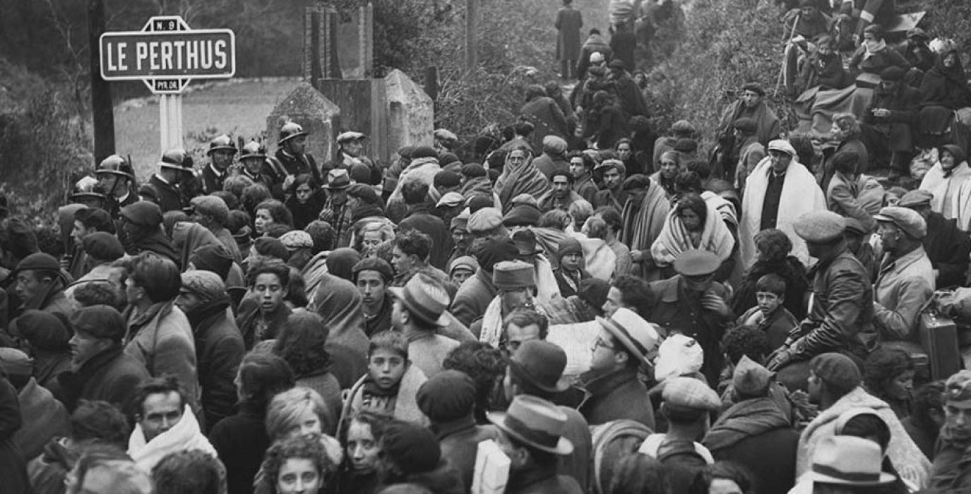Personas refugiadas republicanas en el paso fronterizo de Le Perthus (Estado francés) | Foto: Hulton-Deutsc