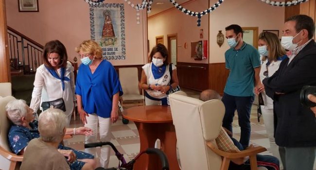 La alcaldesa de Ejea, Teresa Ladrero, y la consejera de Ciudadanía y Derechos Sociales del Gobierno de Aragón, María Victoria Broto, en una reciente visita a la Residencia Villa de Ejea | Foto: Residencia Ejea