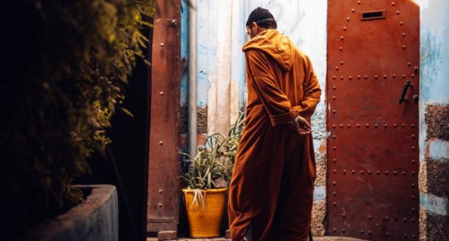 Detalle de las calles de una población del Rif. Foto: Il Vagabiondo en unsplash
