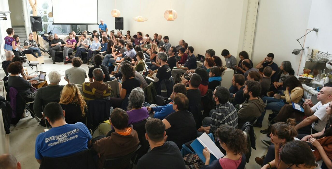 El encuentro tuvo una parte de debate abierto y otra destinada a trabajar en la organización del futuro colectivo editor. Foto: Diagonal