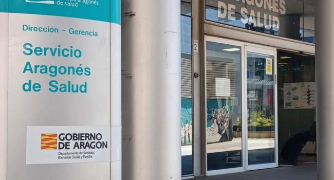 Puerta de la sede del Servicio Aragonés de Salud | Foto: Salud