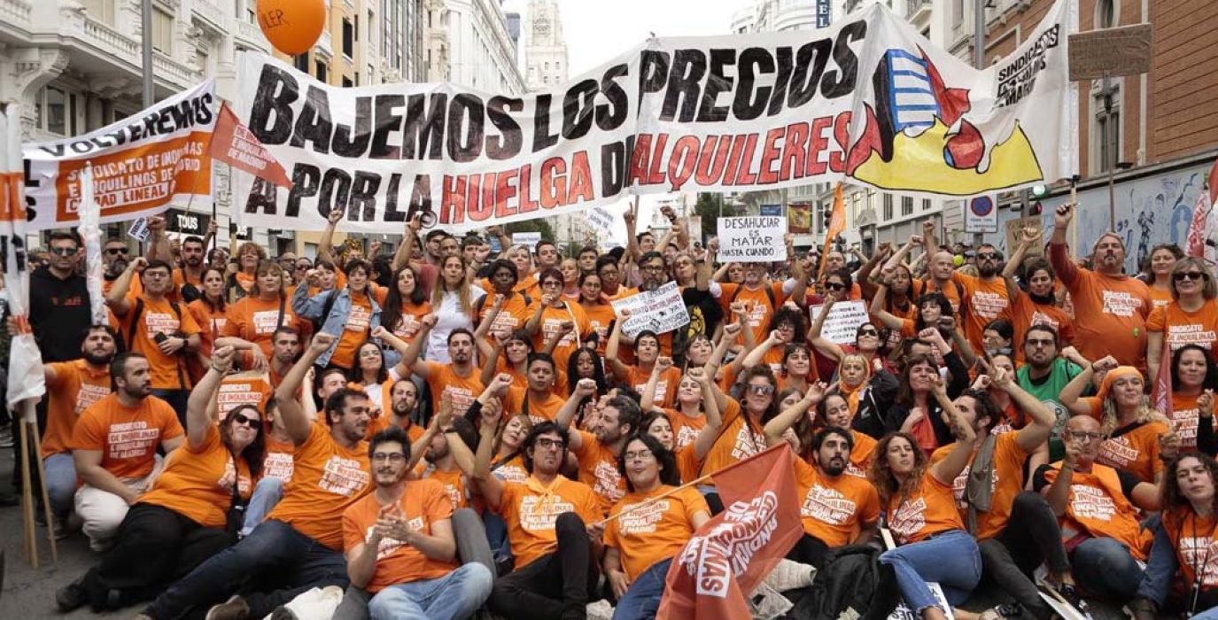 Una foto de integrantes del Sindicato de Inquilinas e Inquilinos de Madrid en la manifestación del 13 de octubre. | Foto: @InquilinatoMad