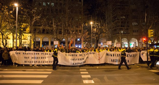 Concentración de las y los trabajadores de AUZSA. Foto: Pablo Ibáñez (AraInfo)