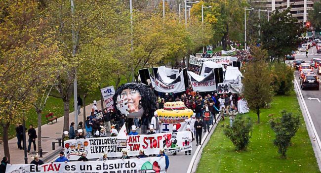 En Zaragoza, . El sábado 5.000 personas se manifestaron en Iruñea. Foto: AHT Gelditu