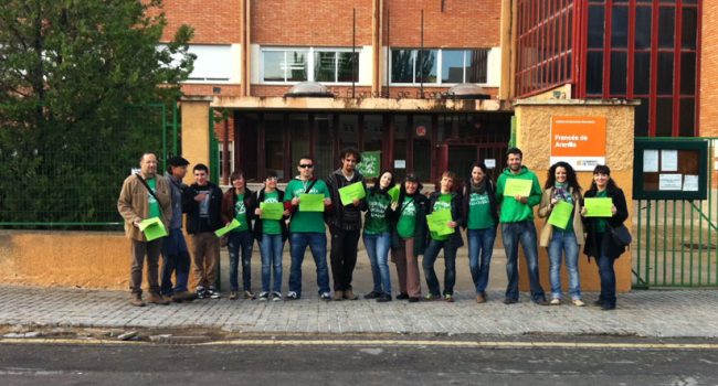 Teruel, 15 de mayo.- Piquete informativo en el IES Francés Aranda. Foto: AraInfo Teruel