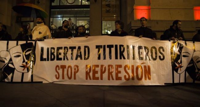 Concentracion frente al Ayuntamiento de Madrid por la libertad de los Titiriteros el 10 de febrero. Foto: Julio Zamarrón (DISO Press)