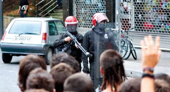 Desalojo de Kukutza. Foto: Ekinklik