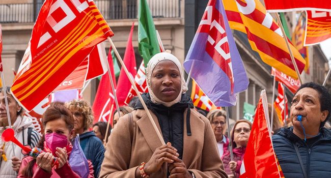 Una de las trabajadoras de la limpieza durante la concentración
