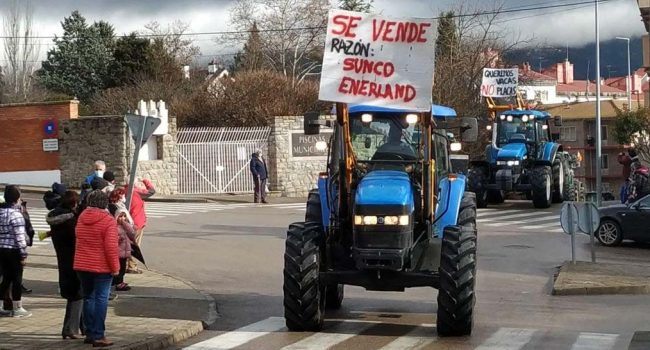 Foto de archivo de una protesta en diciembre de 2021 contra la instalación de grandes parques fotovoltaicos. | Foto: @LalaOoops