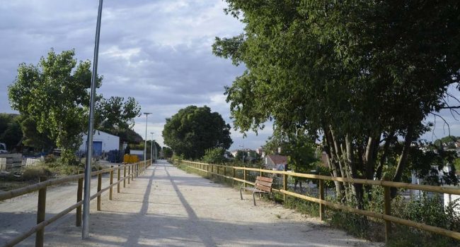 Vista de un tramo urbano en Balbastro de la "vía verde". | Foto: Ayuntamiento de Balbastro