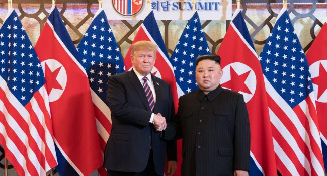 Trump y Kim durante su encuentro en Hanoi. Foto: Casa Blanca