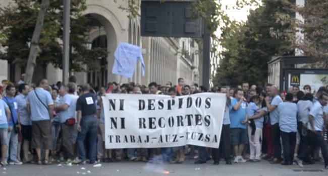 Protestas en 2013 de la plantilla de autobuses urbanos por los 153 despidos. Foto: AraInfo (Archivo)