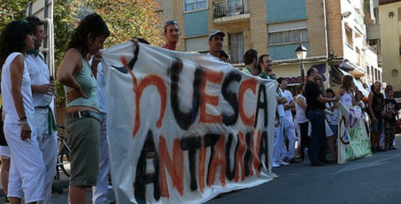 Imagen de una concentración antitaurina en Uesca. Foto: Carlos Mata