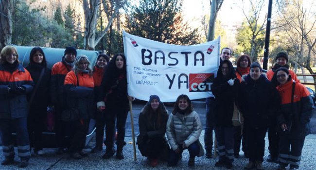Trabajadoras y trabajadores de Unipost Zaragoza en huelga. Foto: CGT Aragón