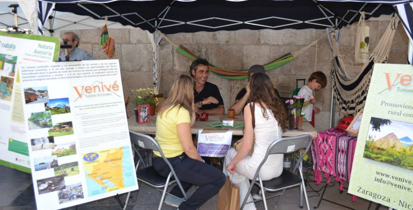 Stand de Venivé en la Feria del Mercado Social Aragón. Foto: Oshito