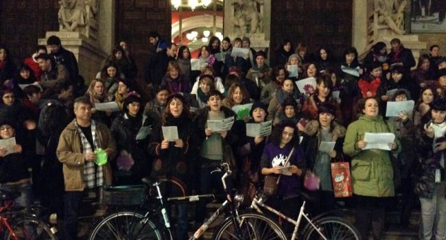 El acto de esta tarde se enmarca en los "viernes abortistas" al igual que los villancicos feministas -en la imagen- de la semana pasada. Foto: Asamblea Feminista