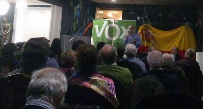 Aspecto de una charla de Vox desde el público.