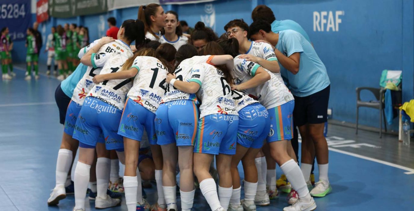 El equipo aragonés se conjura durante el encuentro. | Foto: Alberto Marín, InterSala10 Zaragoza