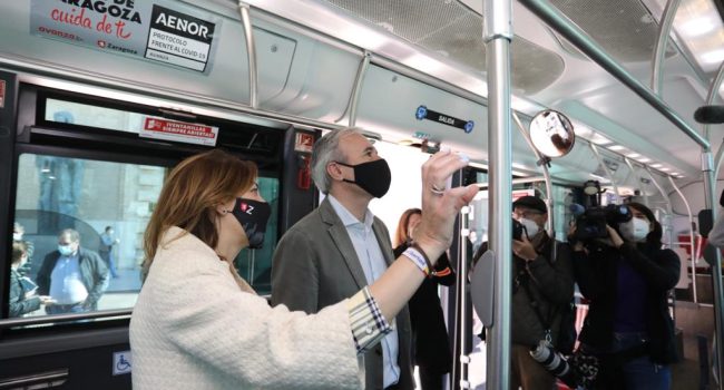 Chueca y Azcón en el tranvía