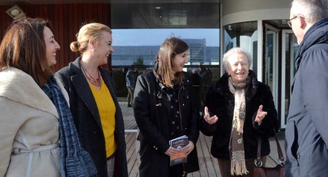 María Josefa Yzuel en su visita a las instalaciones de Walqa.