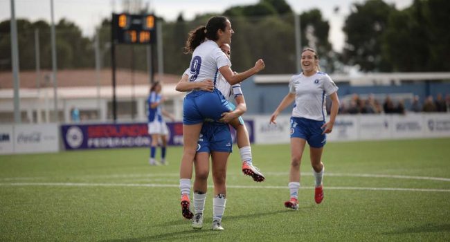 Las jugadoras del Zaragoza CFF celebran un tanto en el partido de la jornada