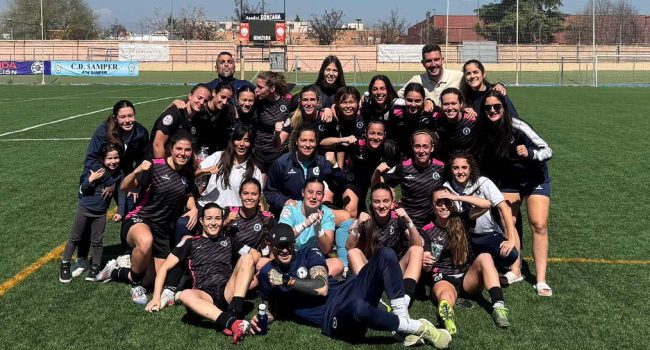 Las jugadoras del equipo zaragozano celebran la victoria