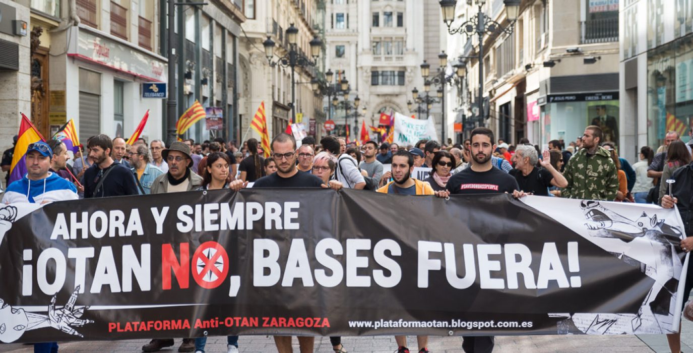 Manifestación en 2015 en Zaragoza contra la OTAN | Foto: Pablo Ibáñez