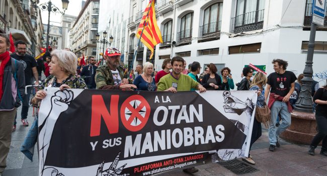 Manifestación contra la OTAN en Zaragoza. Foto: Pablo Ibáñez (AraInfo)